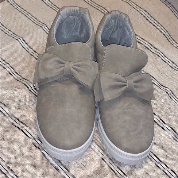 Bow tie shoes - Picture 1 of 2